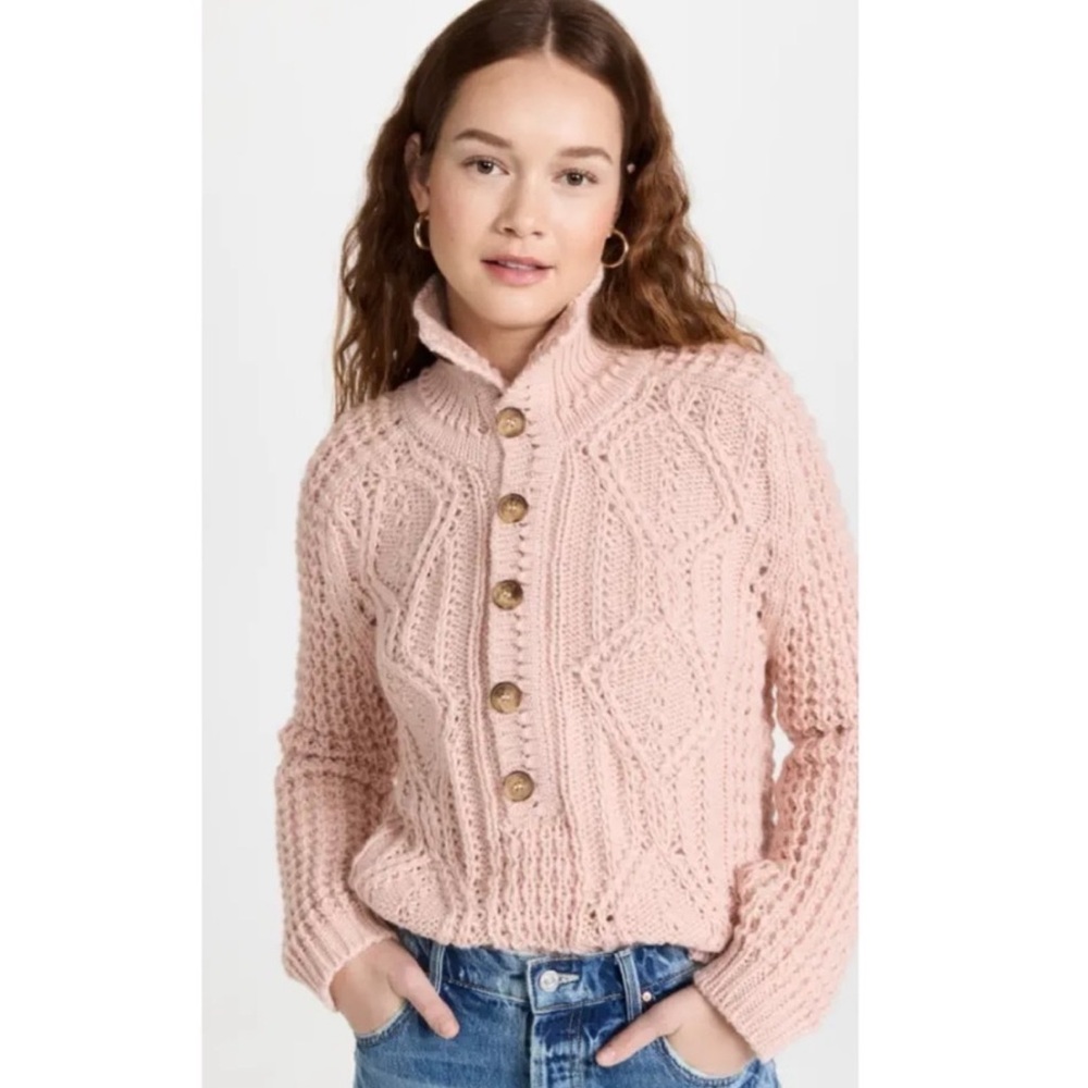 THE GREAT. The Cozy Cable Pullover in Blush